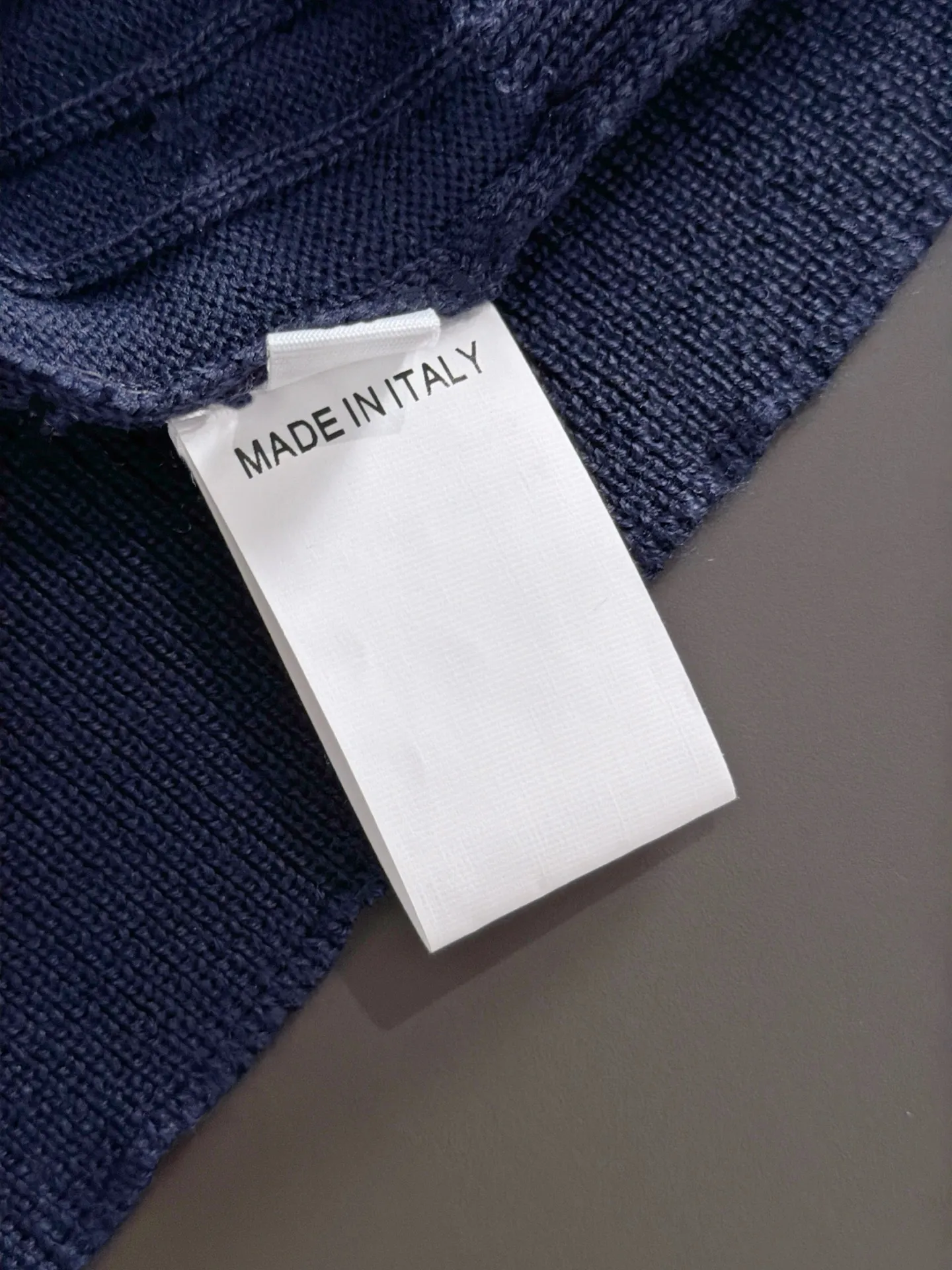 Next day shipment BC high quality-Brunello Cucineli 26ss New Arrival men's short-sleeved T-shirt. Like LP, it belongs to the same old-money style top brand. New Arrival is a top-notch brand. New Arrival Original men's casual short-sleeved. Made of combed cotton yarn knitted cotton-like fabric. Exclusive Premium custom-controlled raw materials. It feels substantial when weighed. The upper body is also more textured than ordinary T-shirts. Fashionable Versatile Hot Sale, skin-friendly and comfortable to wear, premium boutique, exquisite workmanship from Factory, great upper body, essential item for men, complete with three standards Sizes M-3XL